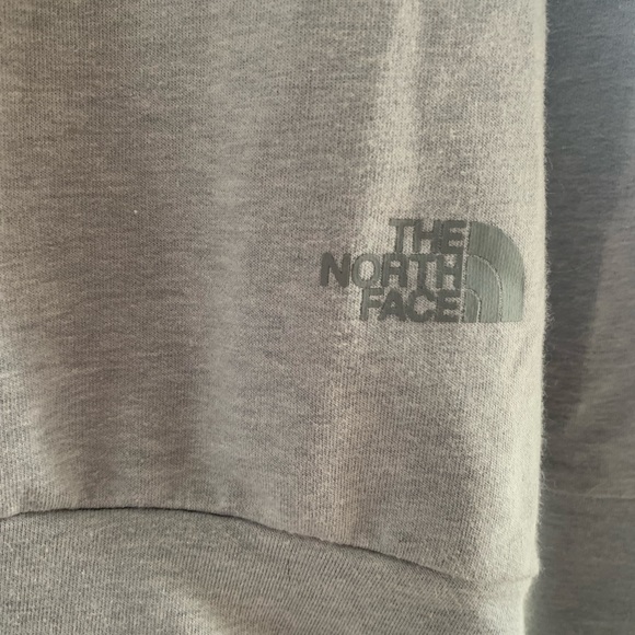The North Face Training Long-Sleeve SMALL GREY - Picture 3 of 5